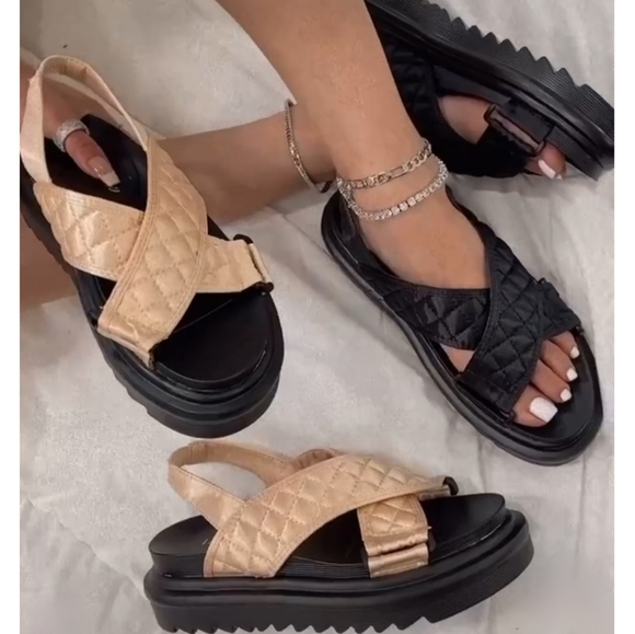 ππππππΎπππΏπ€Quilted Cross Over Strap Flat Nude - Picture 11 of 12